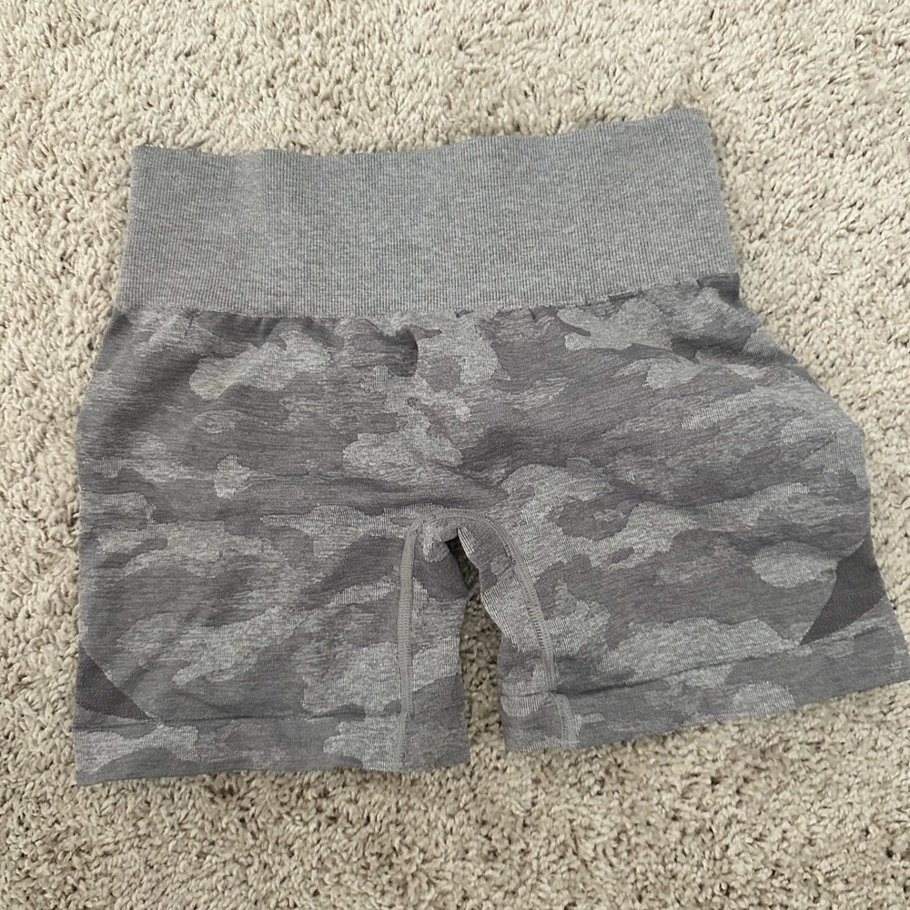 Seamless High-Waist Gray Camo Bike Shorts